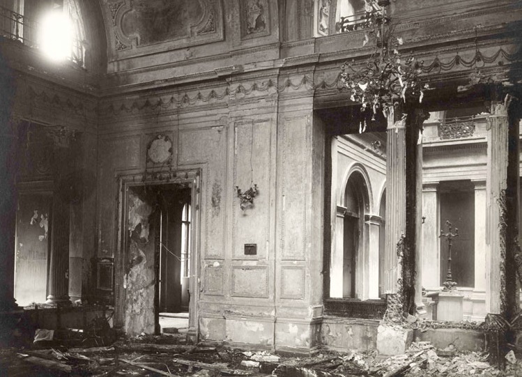 Столовая Зимнего дворца после взрыва.jpg