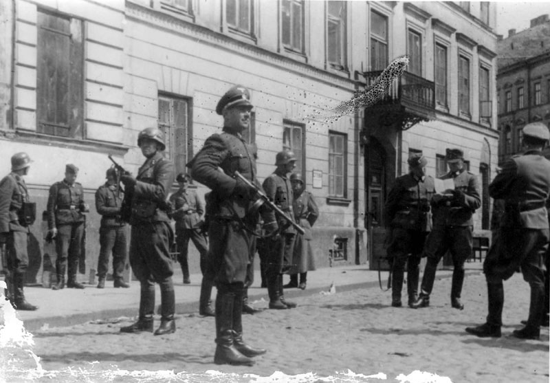 Генерал Штропп во время подавления восстания в гетто, 1943 г., Варшава.jpg