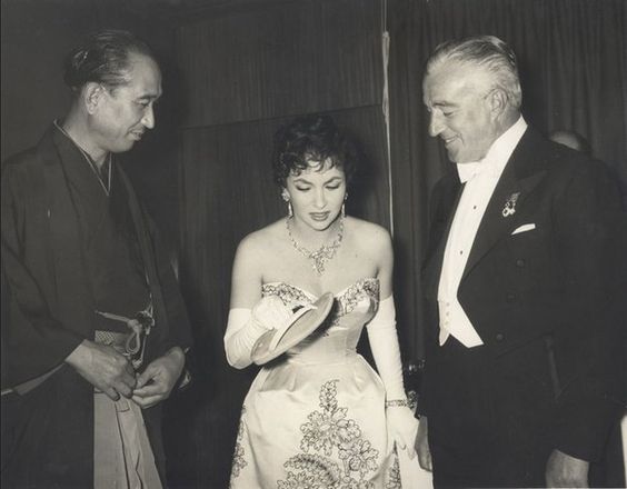 28_Akira Kurosawa Gina Lollobrigida and Vittorio De Sica at the London Film Festival in 1957..jpg