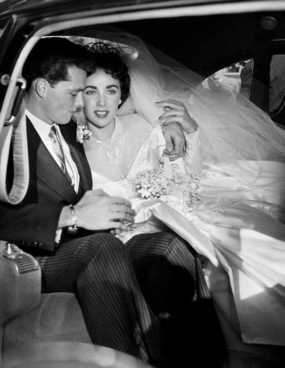 Первая свадьба Элизабет Теилор жених Конрад Хилтон-младшии 6 мая 1950 года Беверли-Хиллз3.jpeg