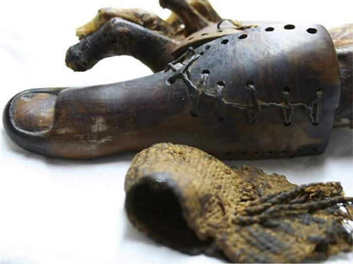 Самый старый в мире протез из Древнего Египта.jpg