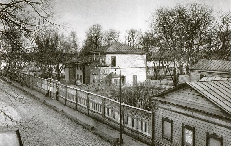 Дом графа Толстого в Хамовническом переулке.jpg