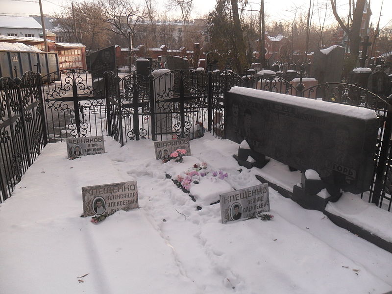 Могилы погибших ореховских на Введенском кладбище Москвы.jpg