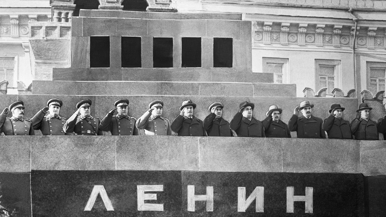 Парад на Красной площади, 7 ноября 1947 года. (100.iz.ru) ФОТО 1.jpg
