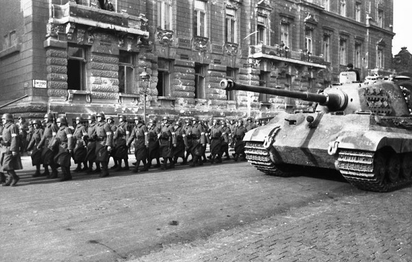 Немецкие войска в Будапеште.