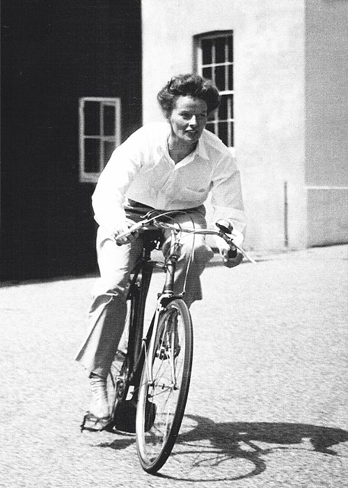 20 Katharine Hepburn riding her bike in Hartford Connecticut 1952.jpg