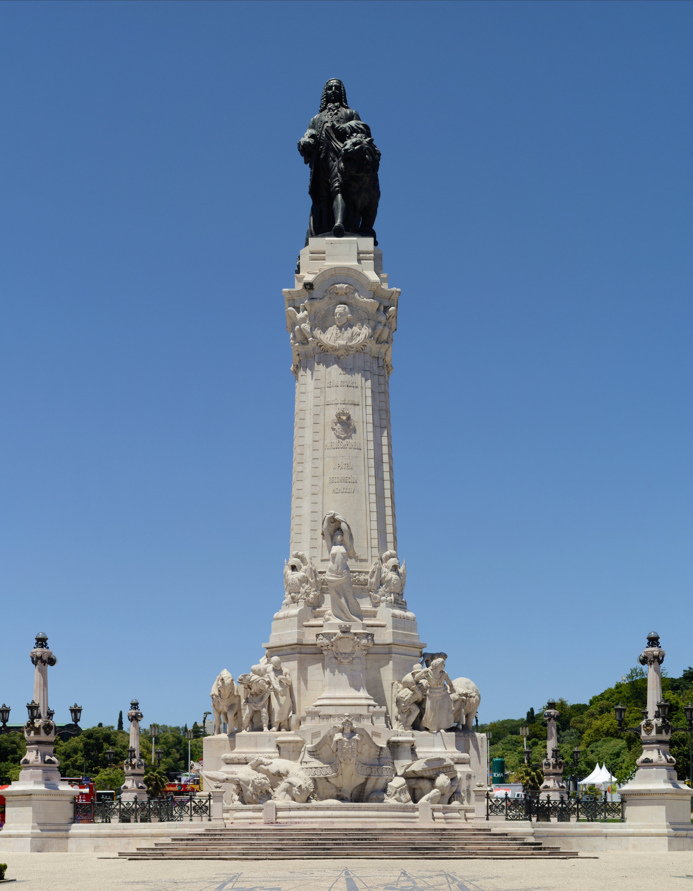 Фото 2. Памятник маркизу де Помбалю в Лиссабоне.jpg