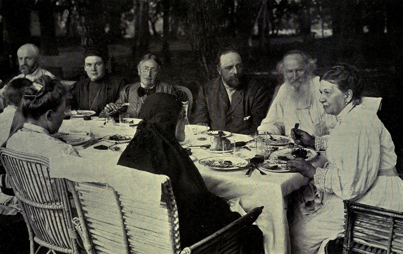 Толстые в кругу семьи, 1905 г. (Wikimedia Commons) фото 5.jpg