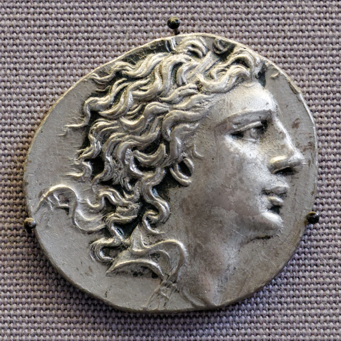 Монета с портретом Митридата&nbsp;VI.