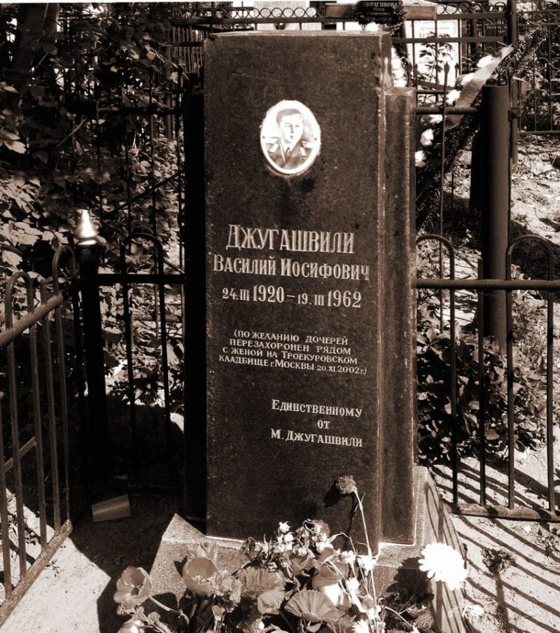 Могила В. Сталина.