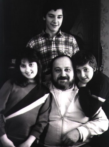 Георгий Вайнер с дочерью Анной и сыновьями Станиславом и Константином.jpg