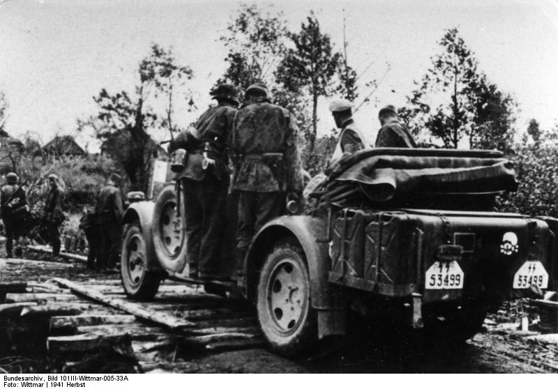 Дивизия «Мертвая голова» продвигается вперед, 1941.jpg Дивизия «Мертвая голова» продвигается вперед, 1941.jpg