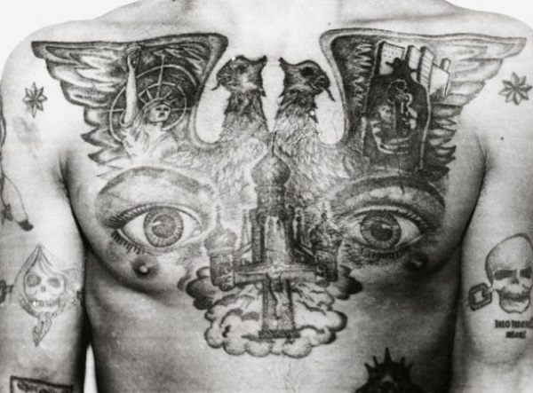 За год в России оштрафовали около 250 человек за татуировки с фашистской символикой