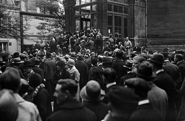 Прибытие русских эмигрантов в Париж, 1917.jpg