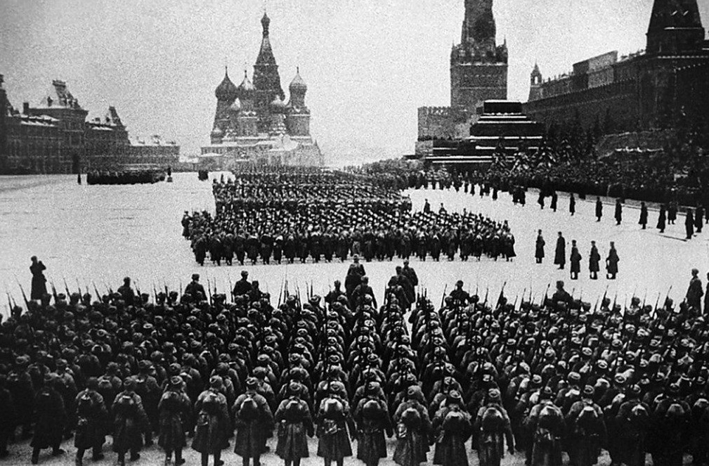 военный парад 7 ноября 1941 года в Москве.jpg военный парад 7 ноября 1941 года в Москве.jpg