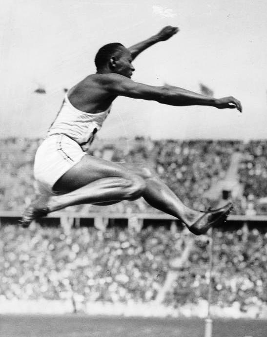 Джесси Оуэнс. Прыжок в длину на Олимпийских играх 1936 года