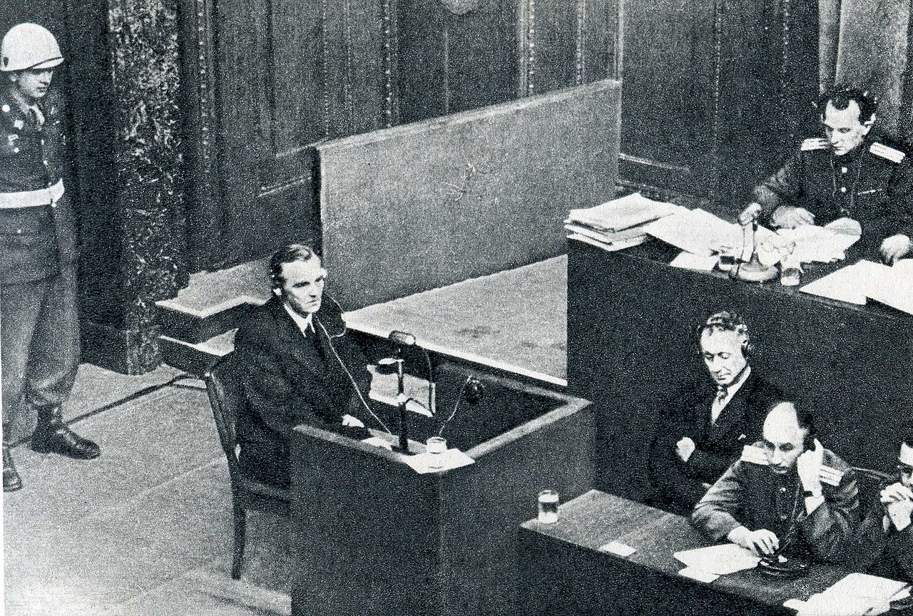 Фридрих Паулюс свидетельствует на Нюрнбергском процессе.
