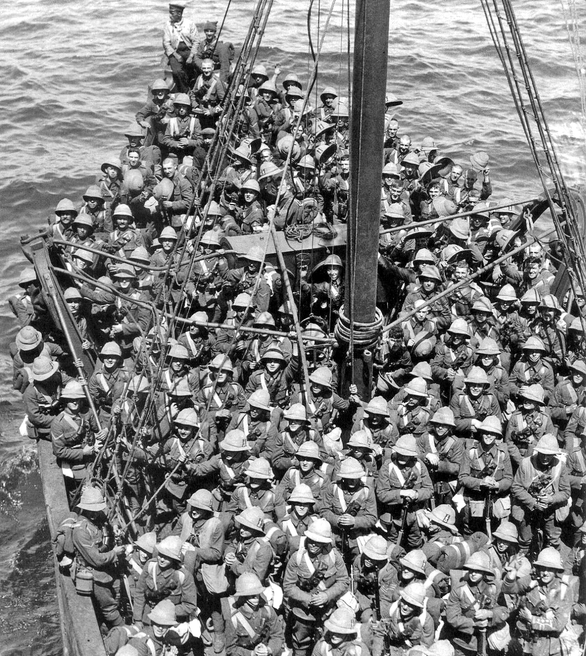 Высадка на Галлиполи в мае 1915 года.jpg Высадка на Галлиполи в мае 1915 года.jpg