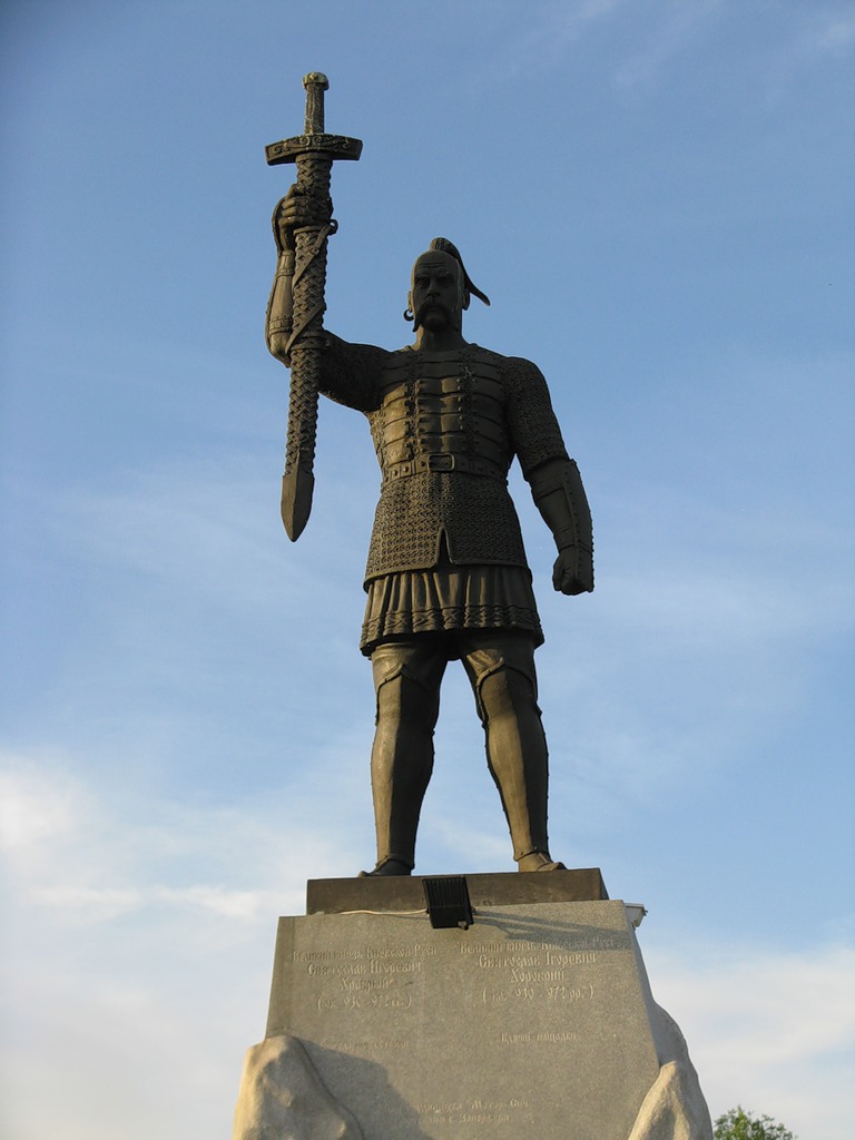 Памятник князю Святославу в Запорожье.jpg