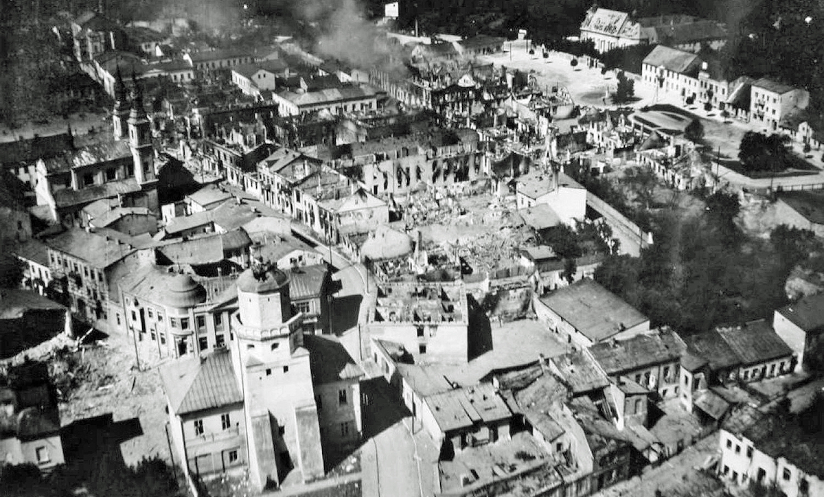 Аэрофотосъемка, запечатлевшая разрушенный город. (wikipedia.org) 3.jpeg