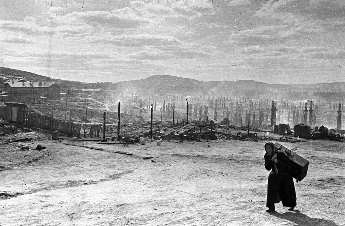 мурманск после бомбежек 1942 года.jpg мурманск после бомбежек 1942 года.jpg