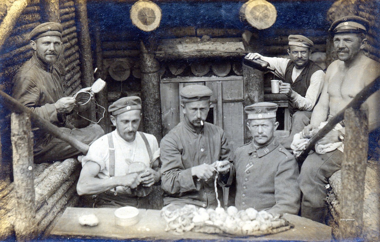 В землянке.jpg В землянке.jpg