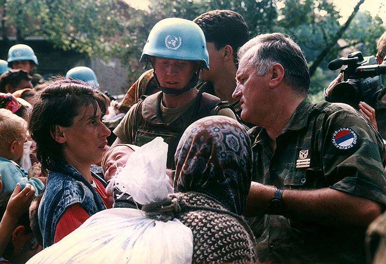 Миротворческие войска ООН в Сребренице. (Getty Images / Art Zamur) с1.jpg