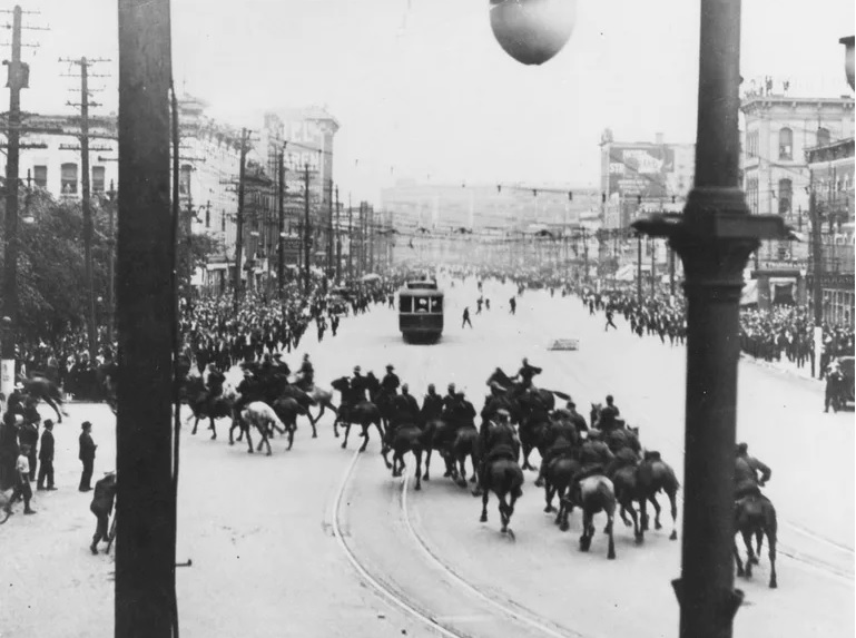 Виннипег, 21 июня 1919 г. (Canadian Government/Public Domain/Wikimedia Commons) Виннипег, 21 июня 1919 г.