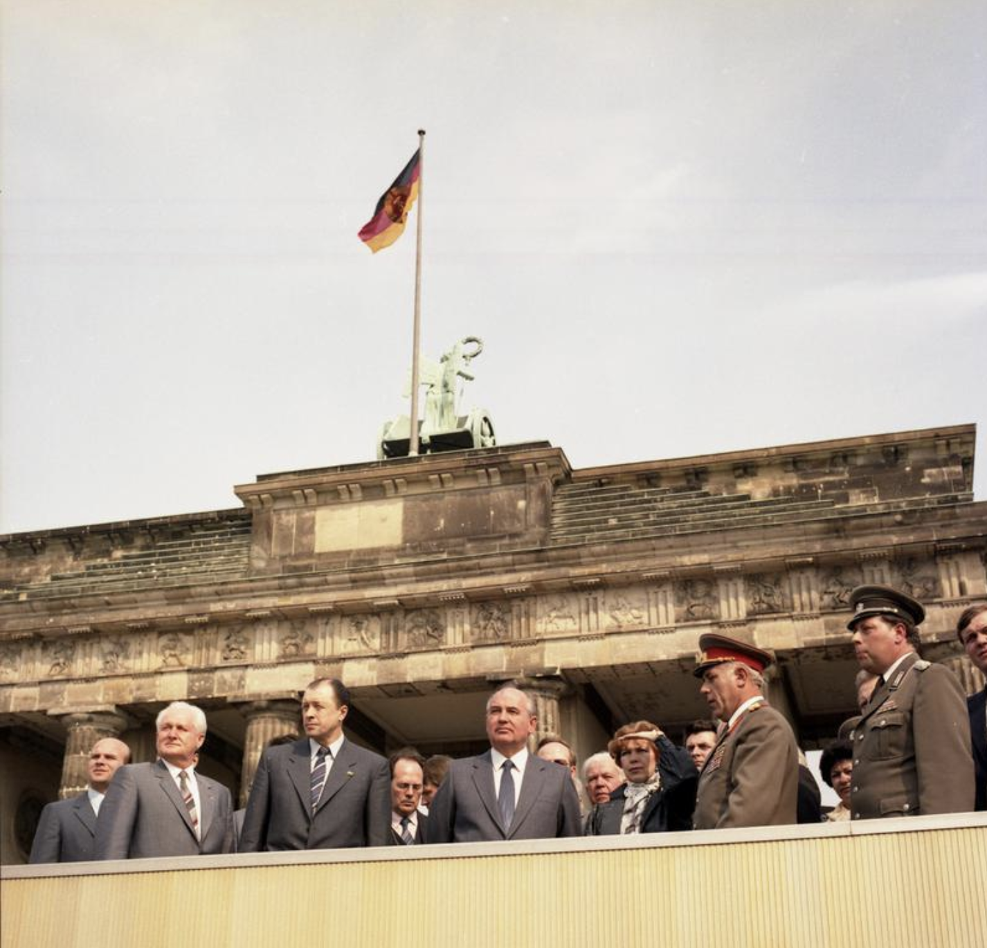 В Берлине, 1986. (pinterest.com) Снимок экрана 2019-12-05 в 11.37.56.png