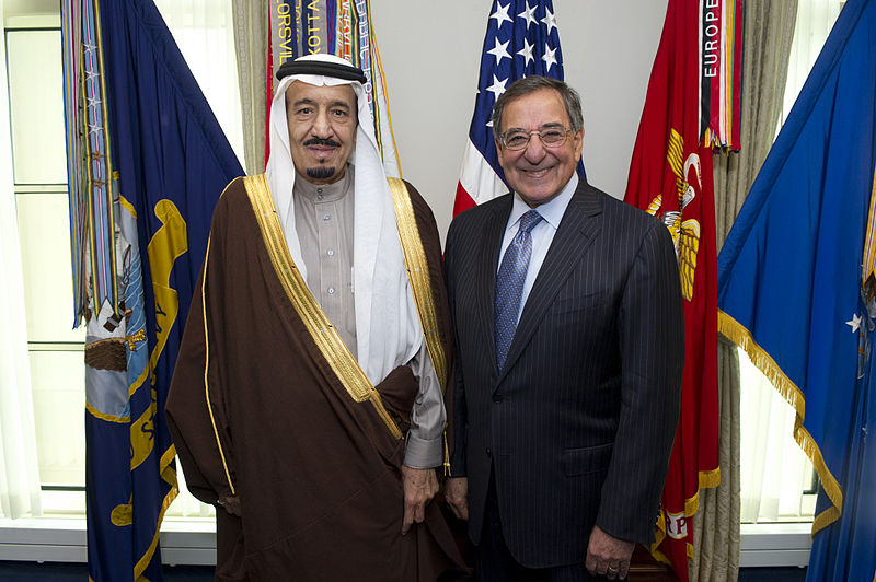 Принц Салман с министром обороны США Леоном Панеттой в Пентагоне в апреле 2012 года.jpg