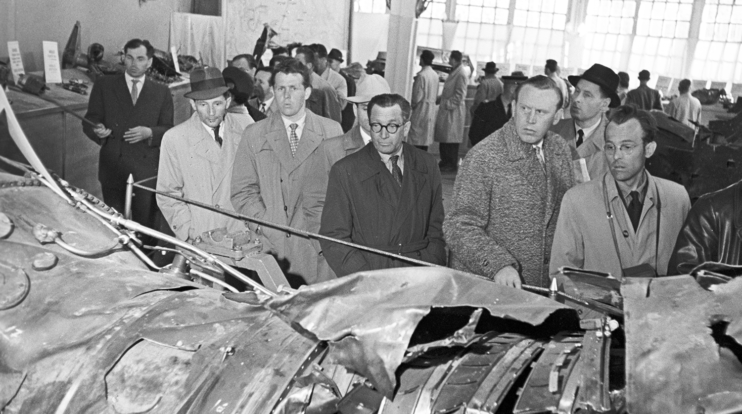 Выставка обломков самолета Пауэрса, 1960 год.jpg