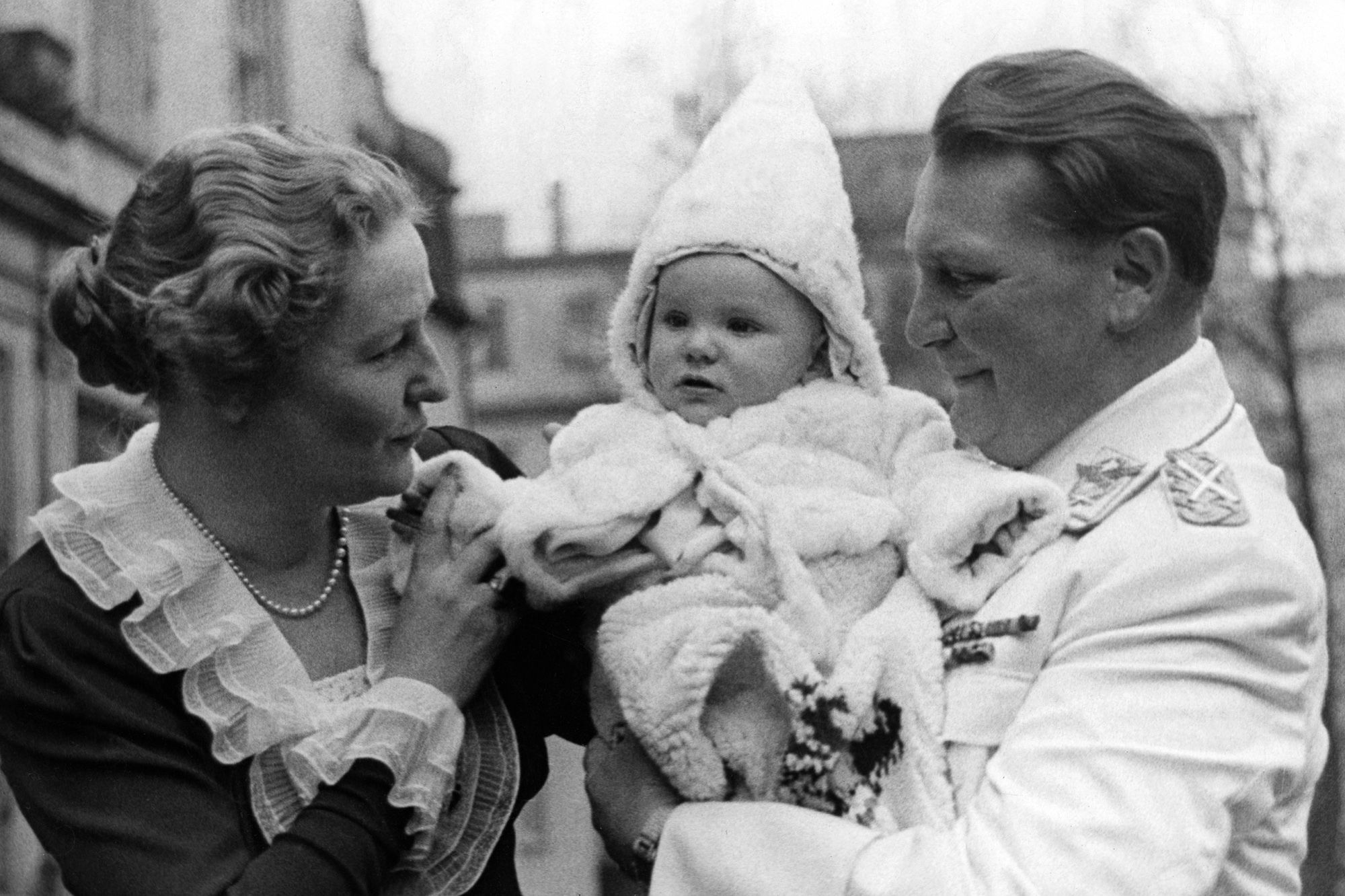 Эдда Геринг с родителями, 1939 год.jpg