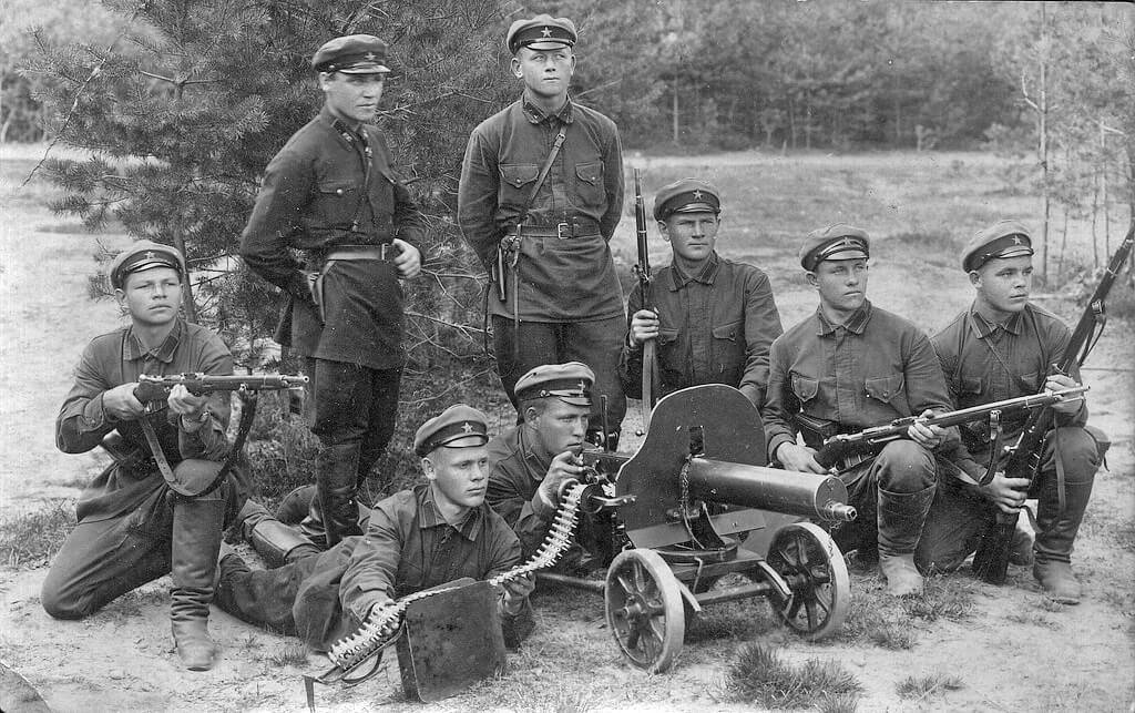 3 Командиры и боицы РККА 1930 год.jpg