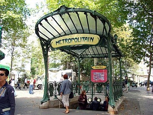 Авария между станциями «Менилмонтан» и «Куронне» (Париж)