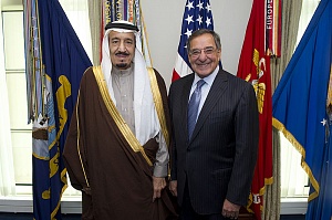 Король крупнейшего государства на Аравийском полуострове — Саудовской Аравии — Салман ибн Абдул-Азиз Аль Сауд возглавил страну в начале 2015 года после смерти своего единокровного брата, короля Абдаллы.