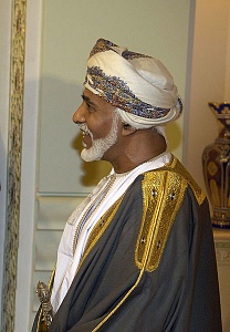 Граничащий с Саудовской Аравией султанат Оман возглавляет абсолютный монарх, султан Кабус бен Саид Аль Саид.